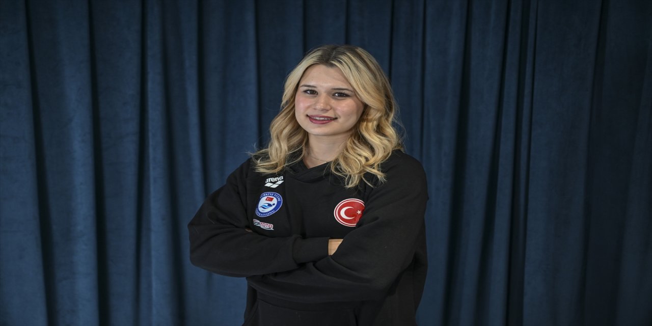 Trafik kazası sonrası yüzmeye dönen milli sporcu Defne Kurt, 5 altın madalya kazanarak dünya şampiyonu oldu.