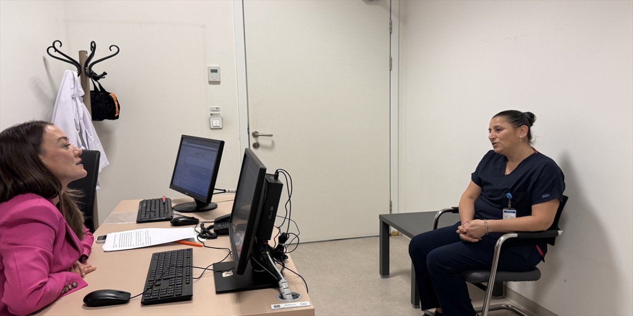 Kayseri’de meme kanserini tedaviyle yenen hemşire Aysel Özcan, kadınlara “Doktora gitmeyi ihmal etmeyin” çağrısı yaptı.