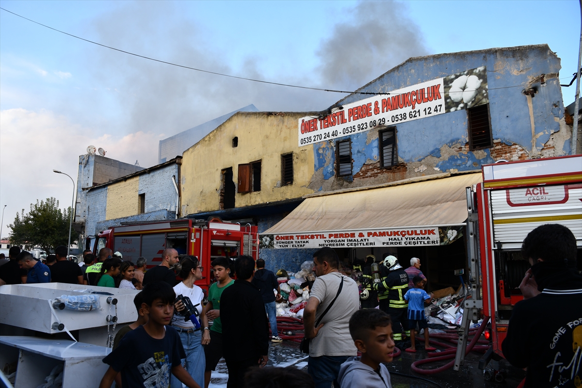 Adana'da tekstil dükkanında çıkan yangın söndürüldü