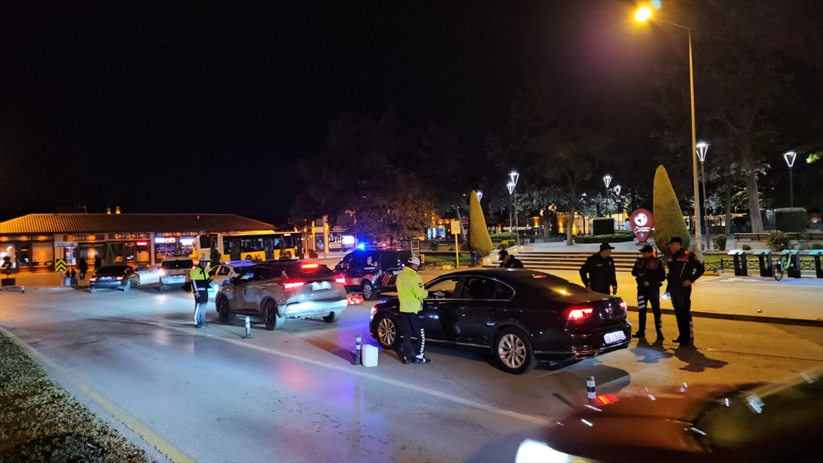 Çorum'da çeşitli suçlardan aranan 11 şüpheli yakalandı