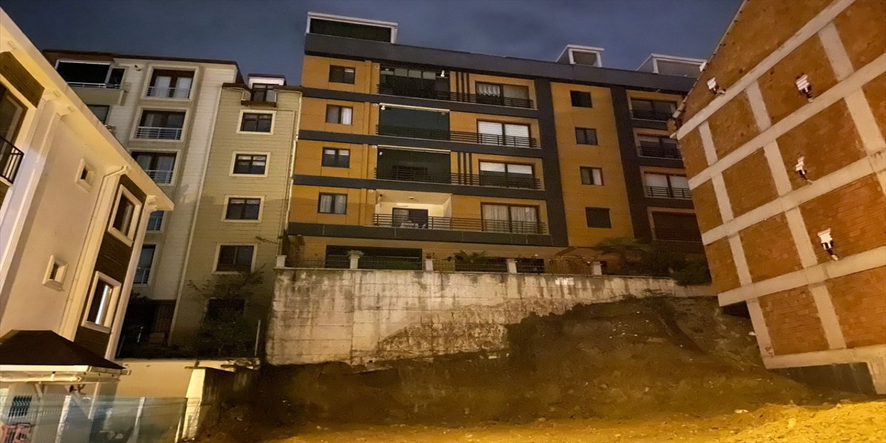 Ordu Altınordu’da temel kazısı sırasında toprak kaydı: 2 bina tedbir amaçlı boşaltıldı