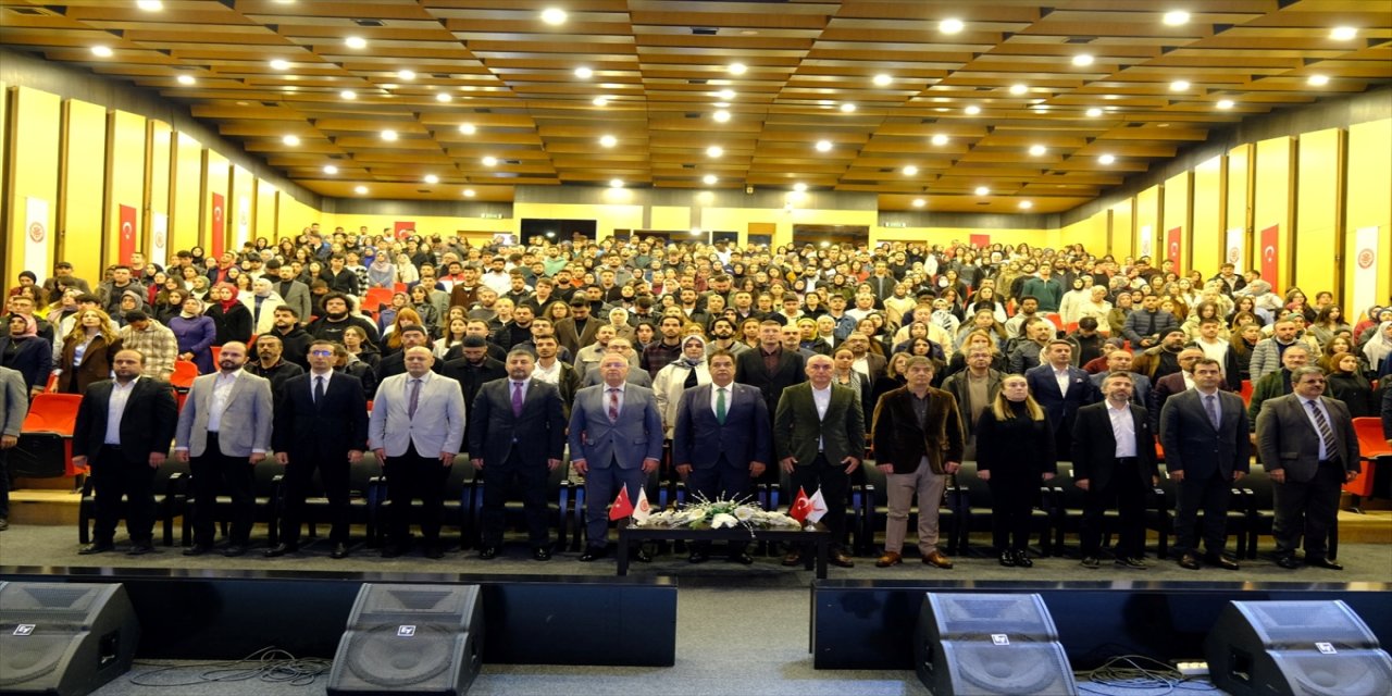 Sivas Cumhuriyet Üniversitesinde 2025-2026 Akademik Yılı “Gazze” temalı ilk dersle başladı