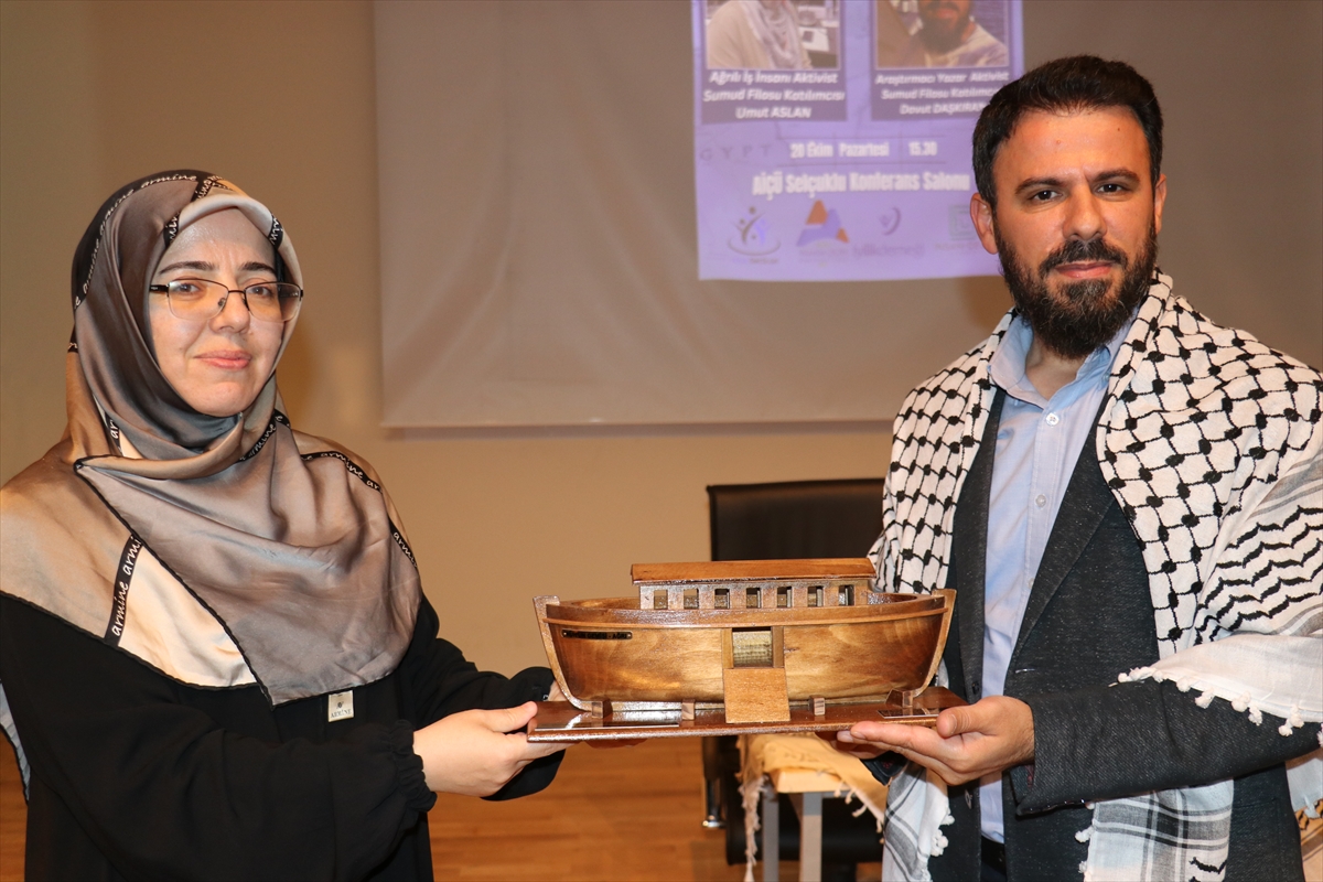 İsrail'de alıkonulan Küresel Sumud Filosu'nun Türk aktivistleri yaşadıklarını anlattı