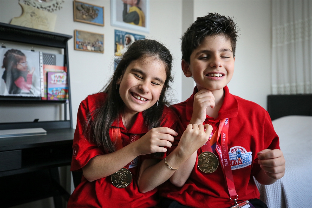 Göremedikleri gökyüzünü projelendiren ikizler, TEKNOFEST'te birincilik ödülü aldı