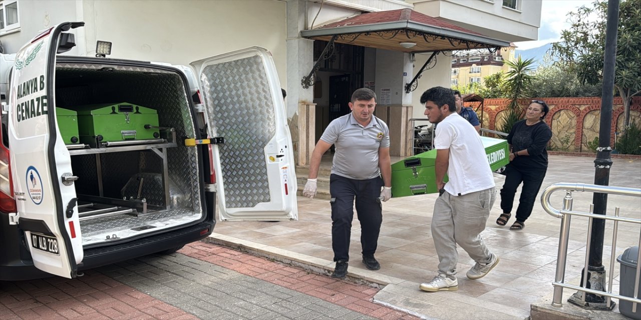 Malatya’da “Canlı Proktoloji Cerrahi Kursu”nda uzmanlar canlı yayında 14 ameliyat yaptı