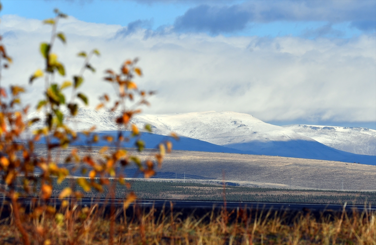 Kars'ın yüksek kesimleri beyaza büründü