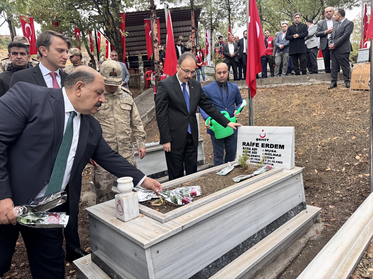 Siirt'in Derince köyünde PKK'lı teröristlerin katlettiği 22 kişi törenle anıldı