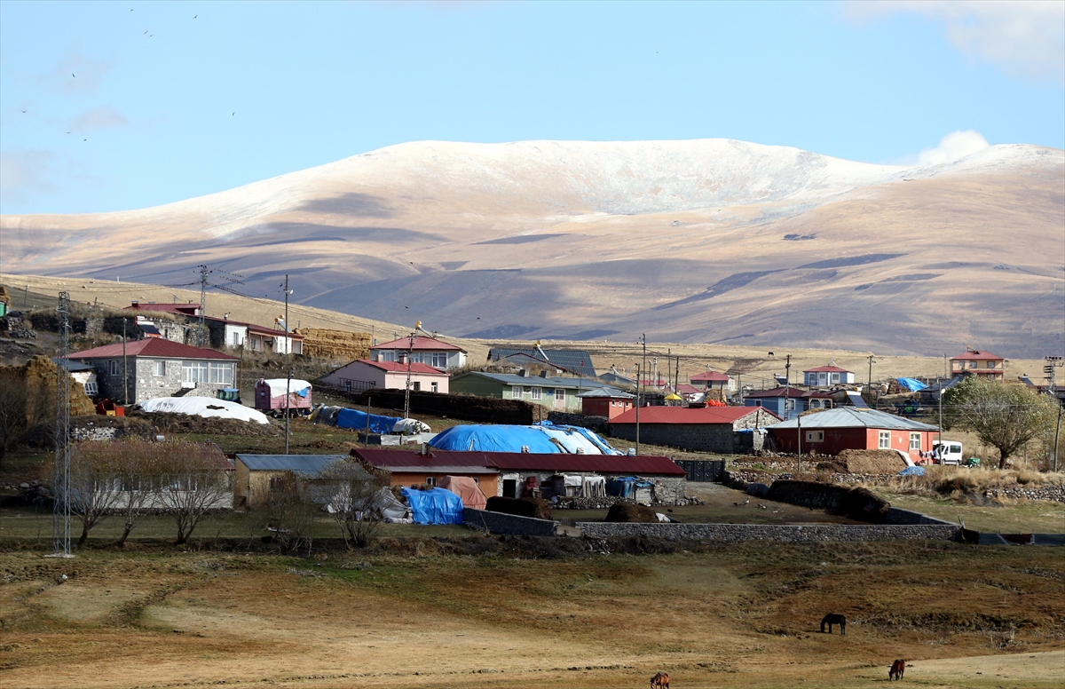 Ardahan'da tepeler beyaza büründü