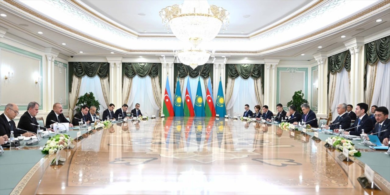 Tokayev ve Aliyev’in görüşmesinde enerji, dijitalleşme, sağlık ve kültür alanlarında 15 işbirliği anlaşması yapıldı