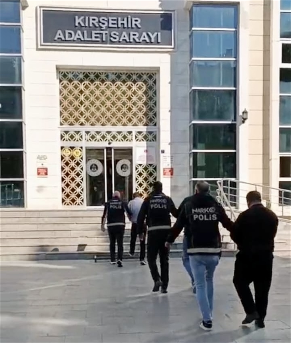 Kırşehir'deki uyuşturucu operasyonunda yakalanan 3 zanlı tutuklandı