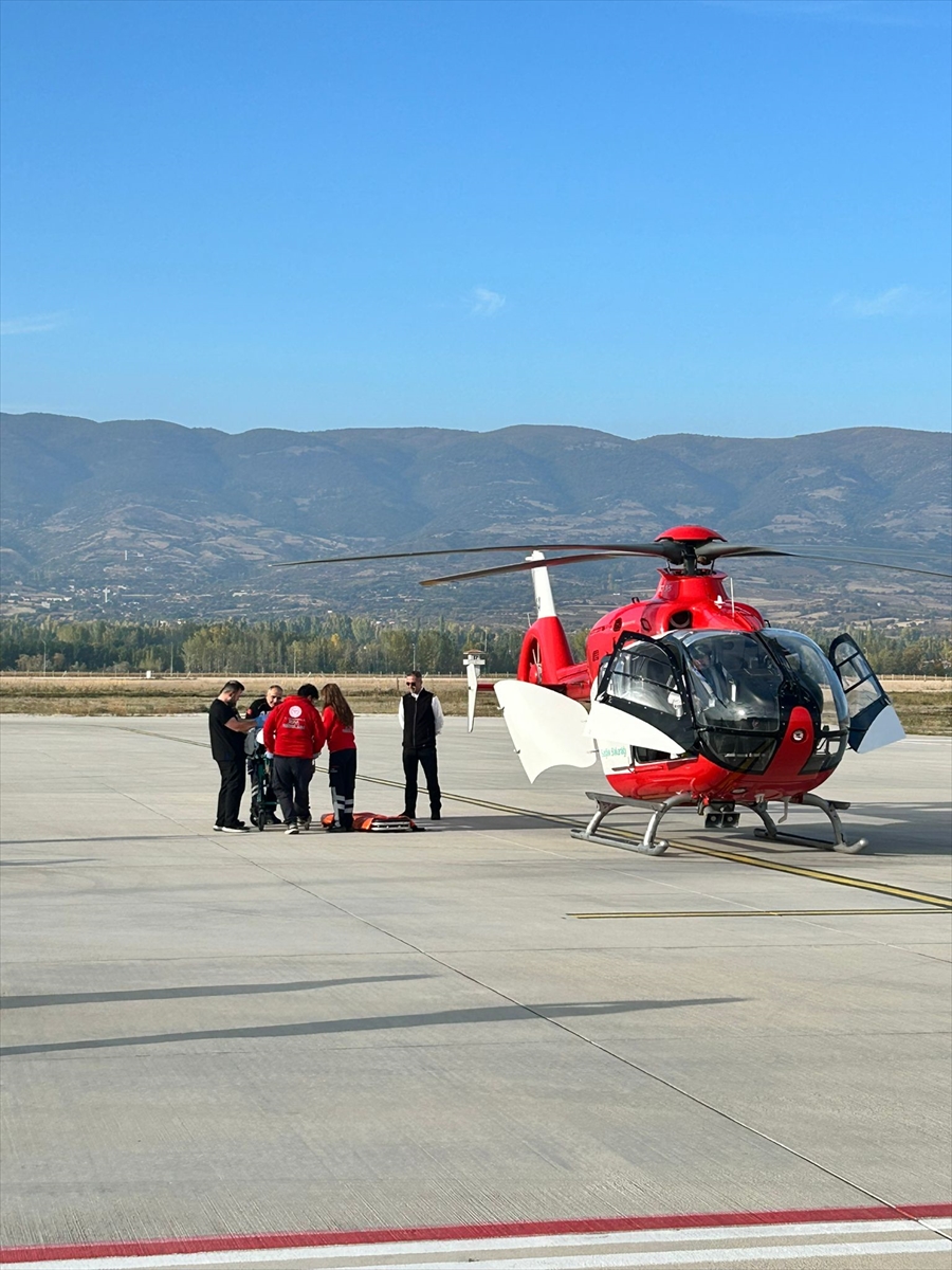 Tokat'ta ambulans helikopter vücudunda yanıklar oluşan kişi için havalandı