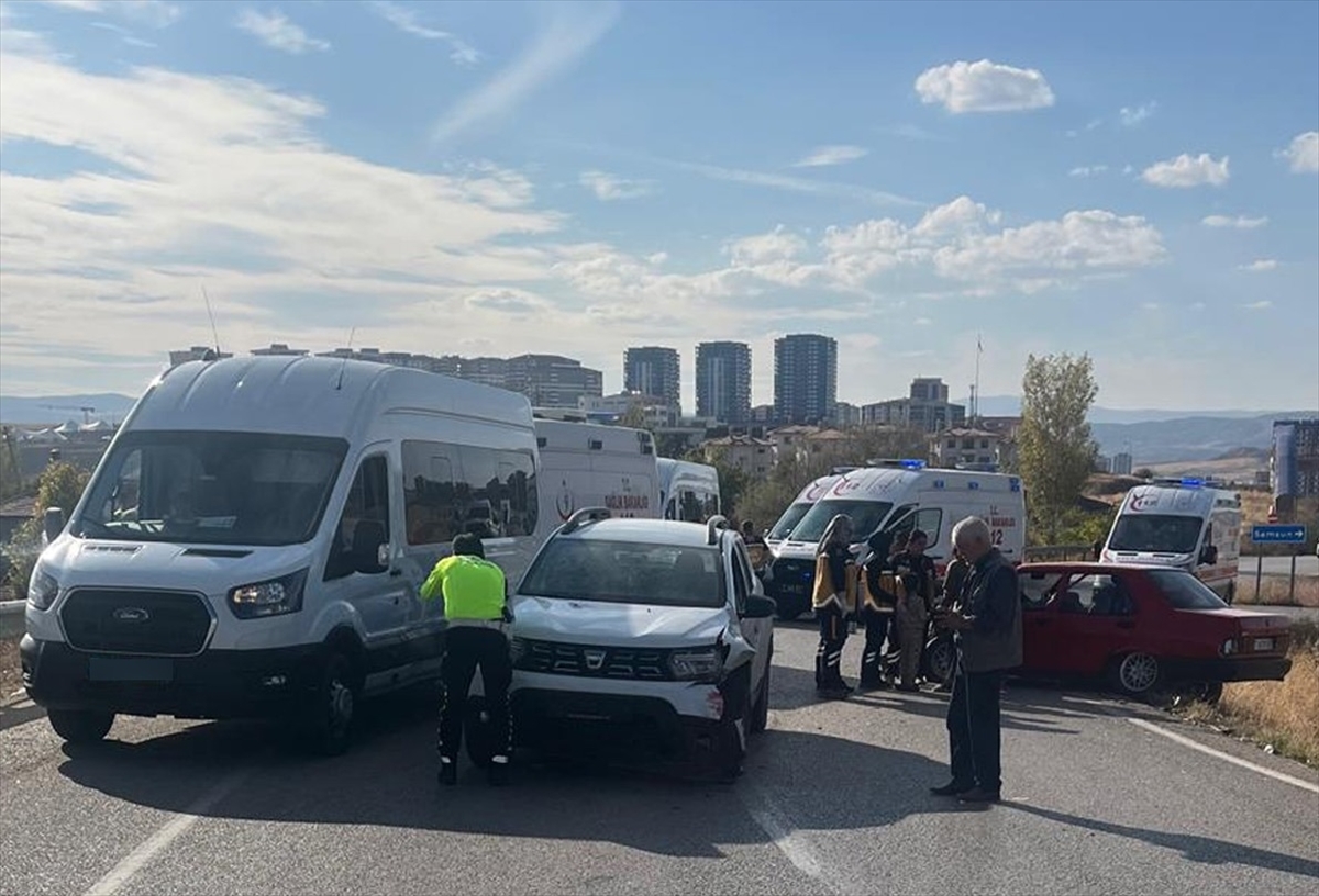 Kırıkkale'deki trafik kazasında 4 kişi yaralandı