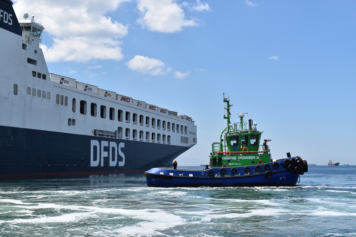 Tuzla Limanı'nın karbon ayak izi yerli üretim elektrikli römorkörlerle azaldı