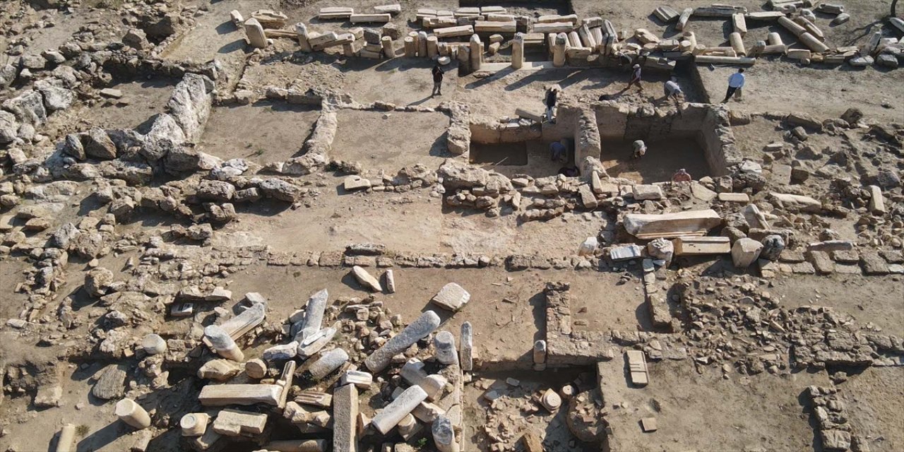 Muğla’nın Kavaklıdere ilçesindeki Hyllarima Antik Kenti’nde agora bölgesinde 7 dükkanın sınırları belirlendi