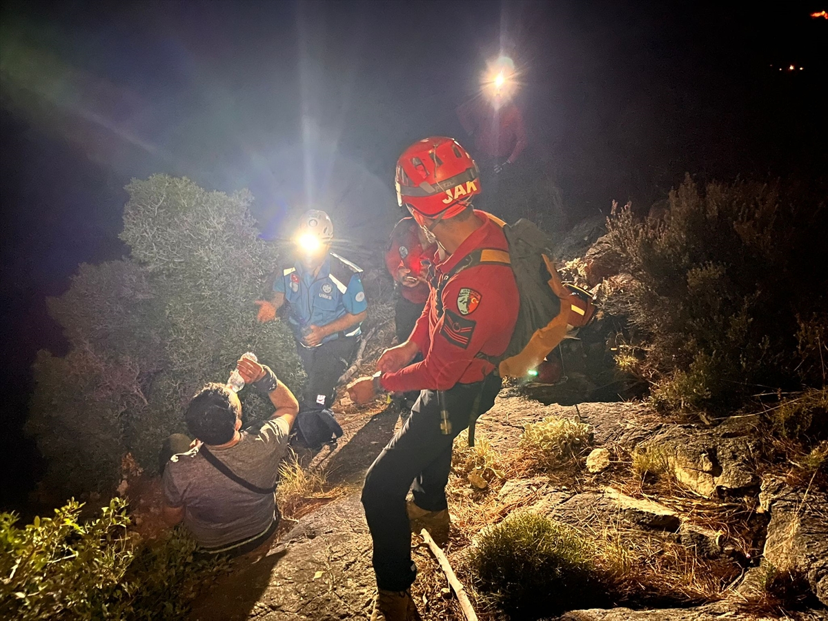 Fethiye'de kayalık alanda düşerek yaralanan kişi kurtarıldı