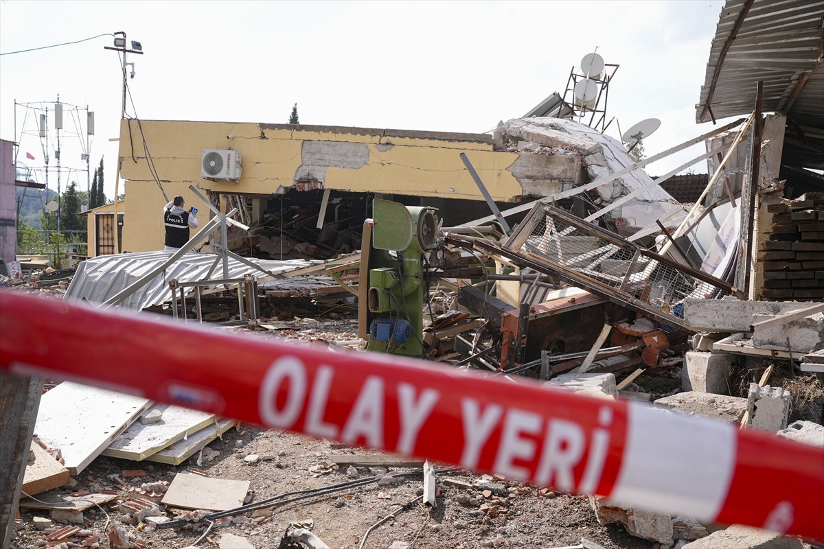 İzmir'de evde patlama meydana geldi, 1 kişi yaralandı