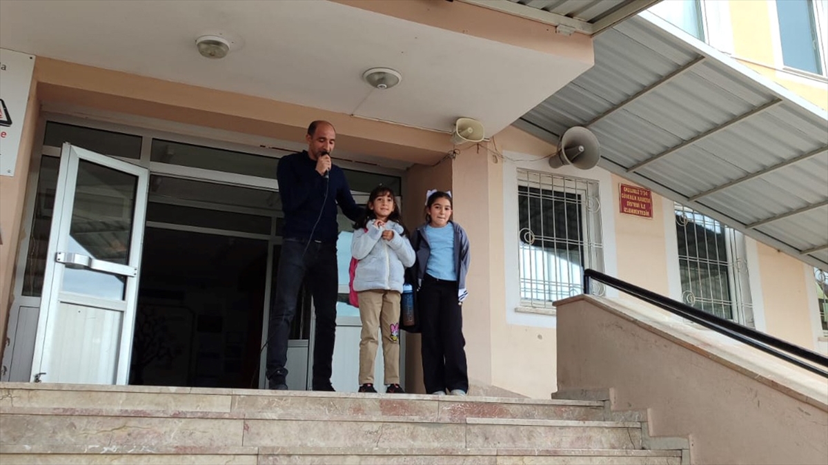 Erzincan'da ilkokul öğrencilerinin çevre duyarlılığı güvenlik kamerasında