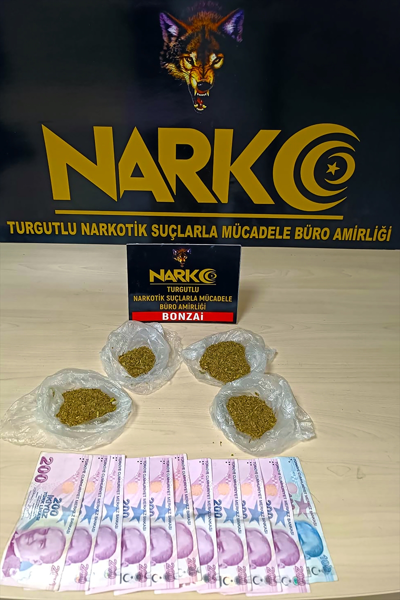 Manisa'da uyuşturucu operasyonunda 2 zanlı tutuklandı