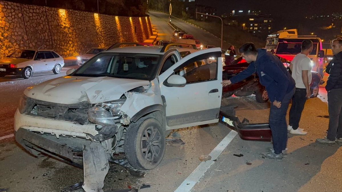 Karabük'te zincirleme trafik kazasında 3 kişi yaralandı