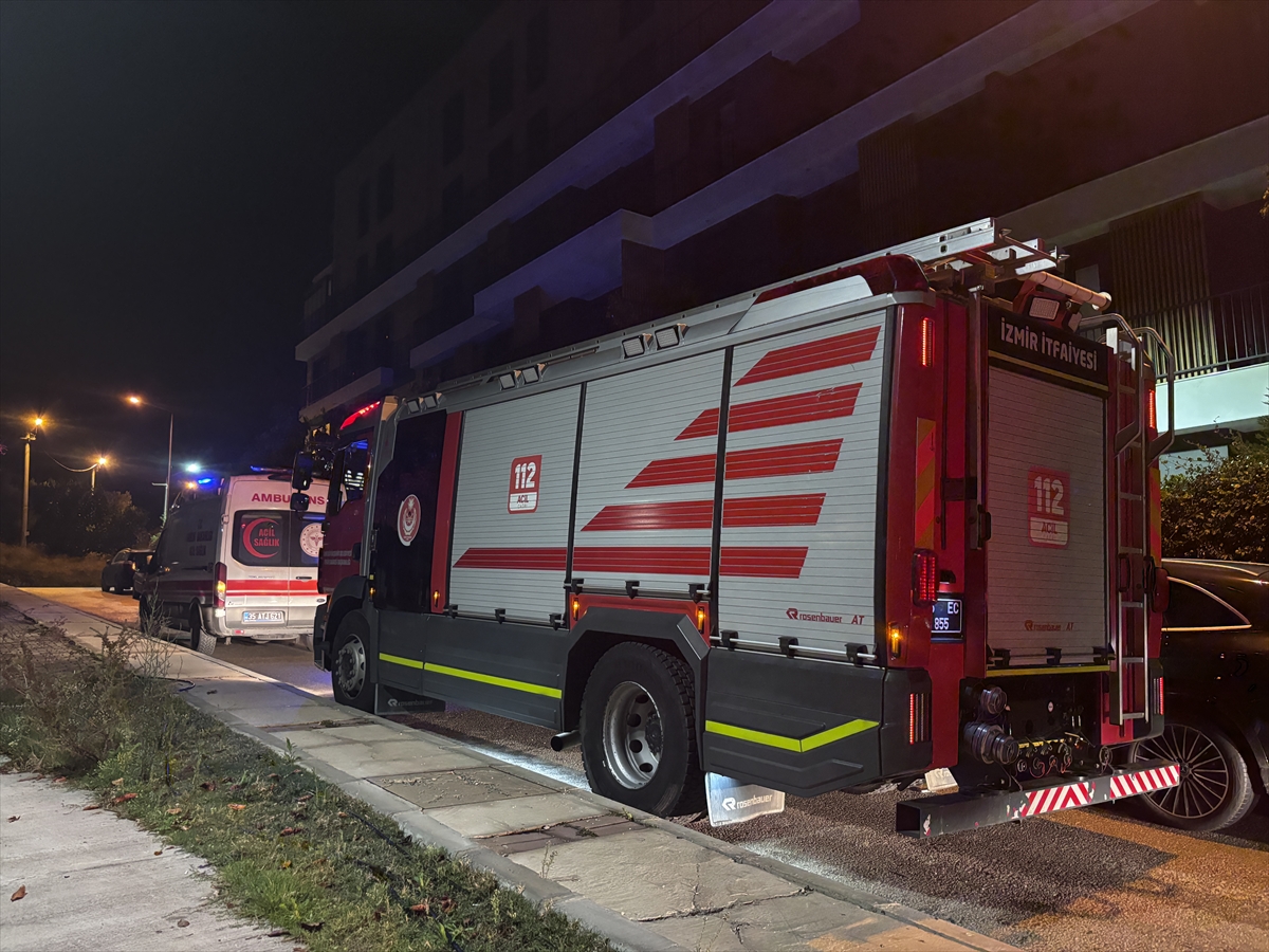 İzmir'de apartman dairesinde çıkan yangın söndürüldü