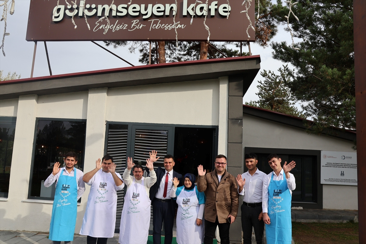 Erzurum'daki "Gülümseyen-Down Kafe" özel bireyleri sosyal hayata kazandırıyor