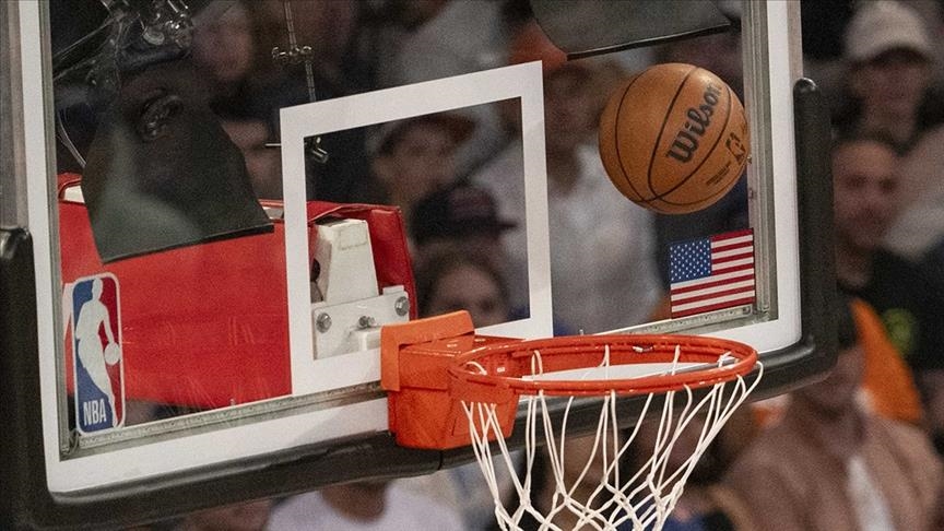 NBA'de San Antonio Spurs sezona galibiyetle başladı