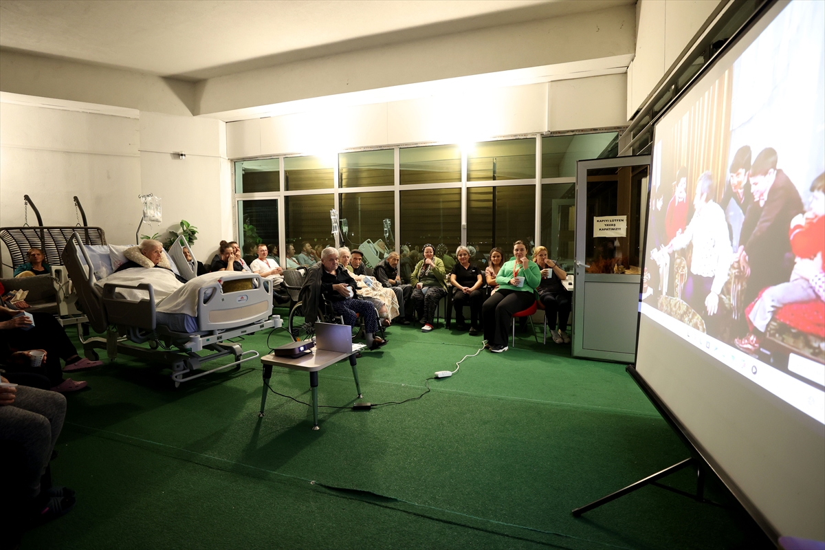 Kırklareli'nde palyatif servisteki hastalar "Günebakan Balkon"da film izleyerek moral buluyor