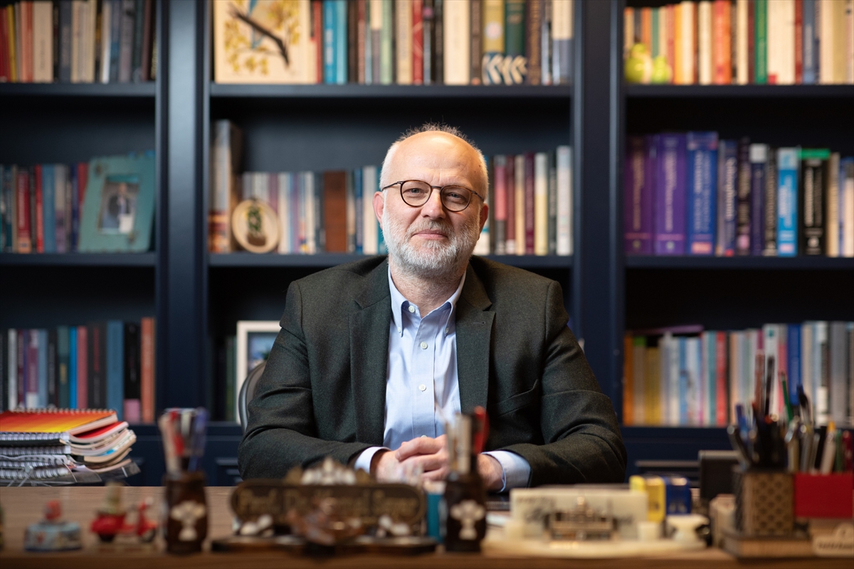 Çığ gibi enformasyon ve manipülasyon kütlesi üzerimize yuvarlanıyor