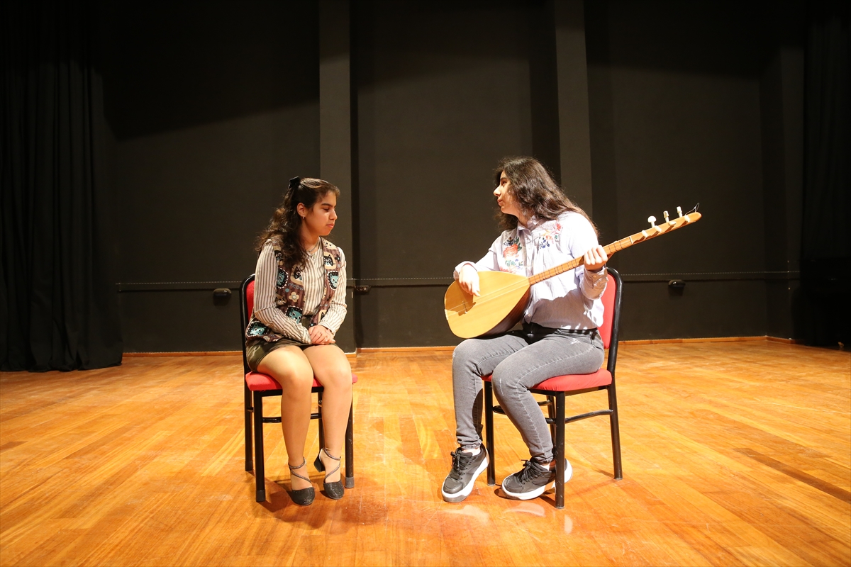 Görme engelli konservatuvar öğrencileri azimleriyle ilham veriyor