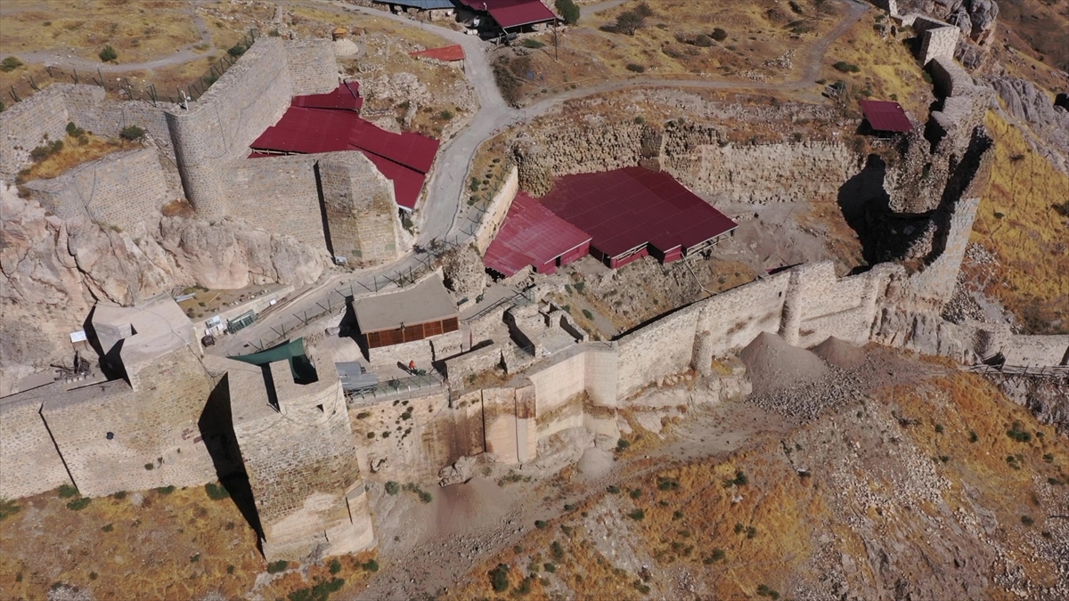 Harput Kalesi'nde bulunan Roma dönemine ait gizli geçidin restorasyonu tamamlandı