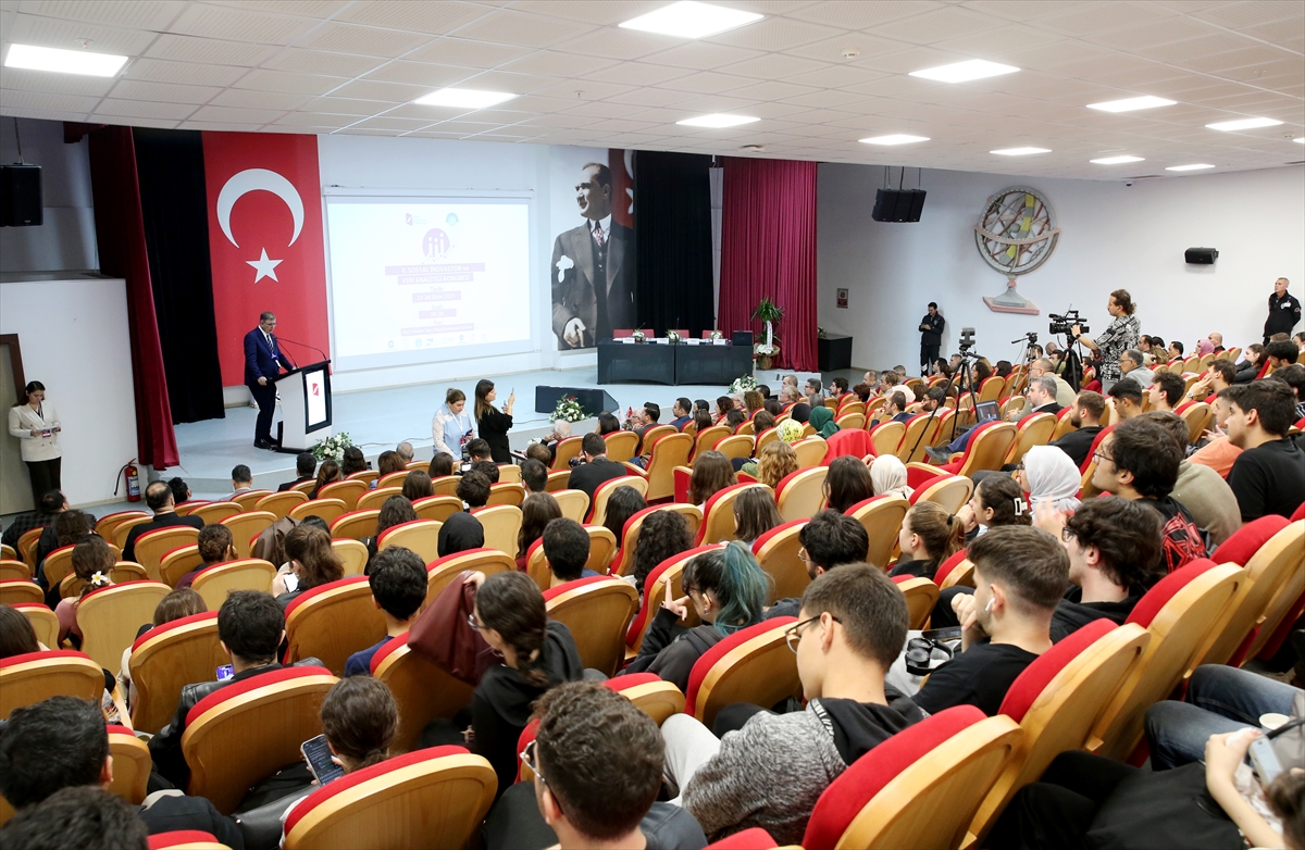 İzmir'de 2. Uluslararası Sosyal İnovasyon ve Veri Analitiği Kongresi başladı