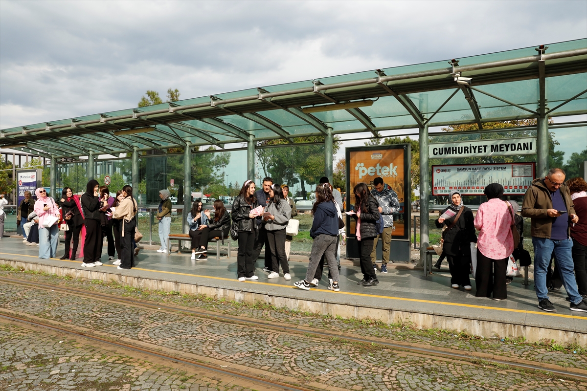 Samsun'da tramvayda kadınlar meme kanseri hakkında bilgilendirildi