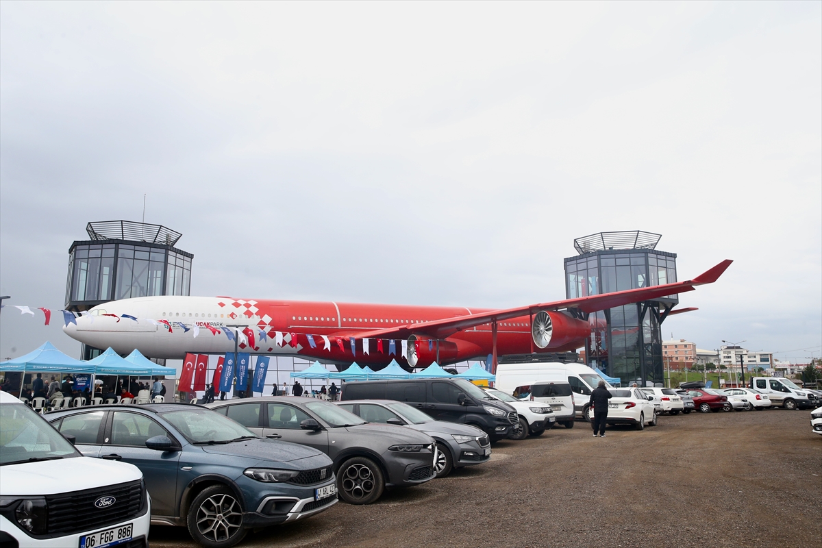 Havacılık ve Bilim Merkezi'ne dönüştürülen uçak ziyaretçilerine kapılarını açtı