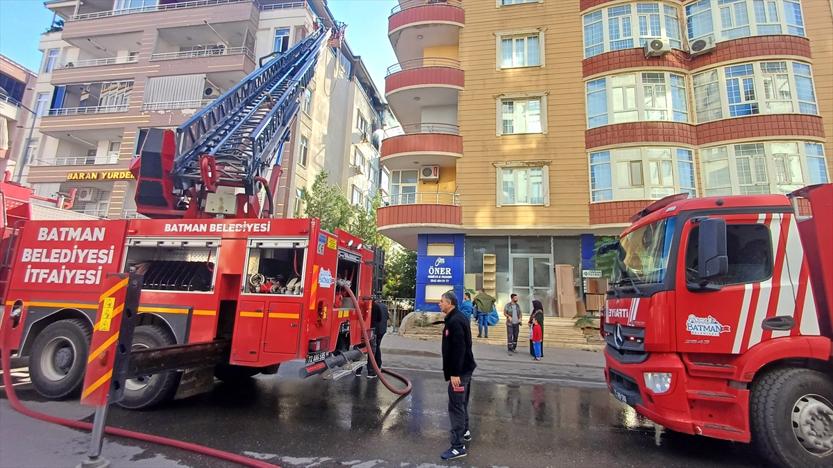Batman'da çıkan yangında anne ve iki çocuğu dumandan etkilendi
