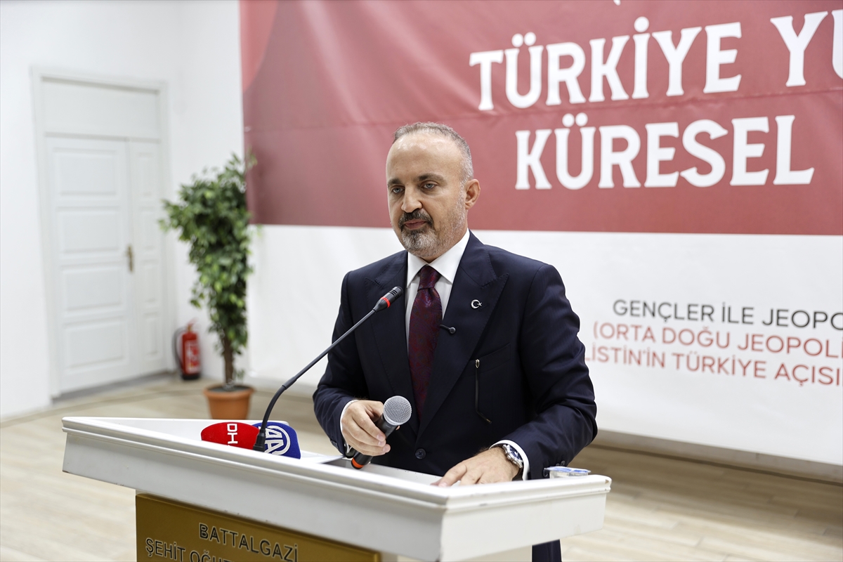 Namussuzluk Avrupa'da kendi ülkenin Cumhurbaşkanı'nı yuhalatmak değil mi?