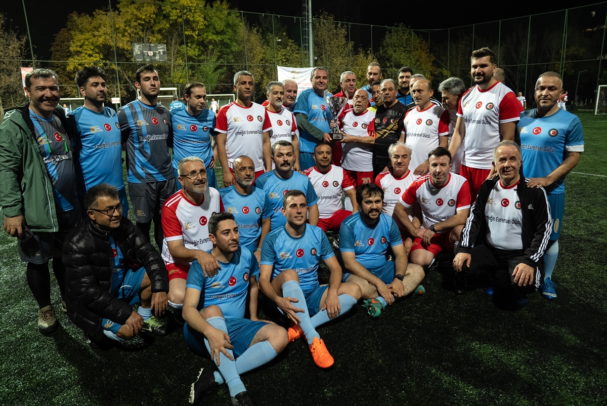 HAK-İŞ yöneticileri ile gazeteciler halı saha maçı yaptı