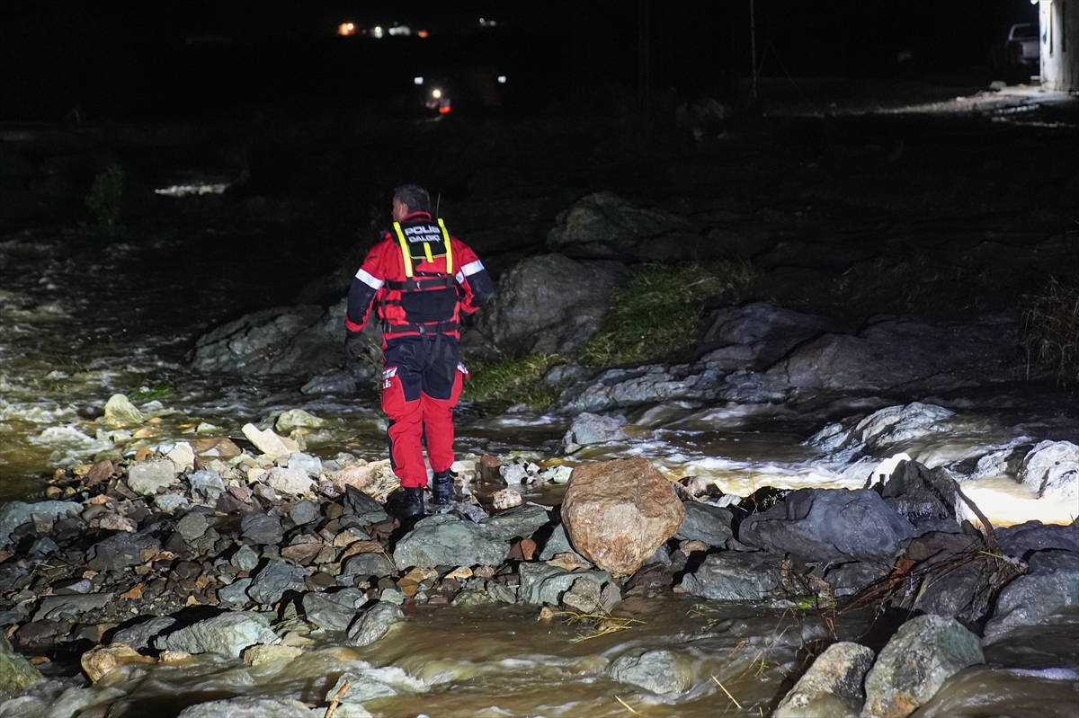 İzmir Valisi Elban'dan Foça'daki selde kaybolan kişi ile ilgili açıklama
