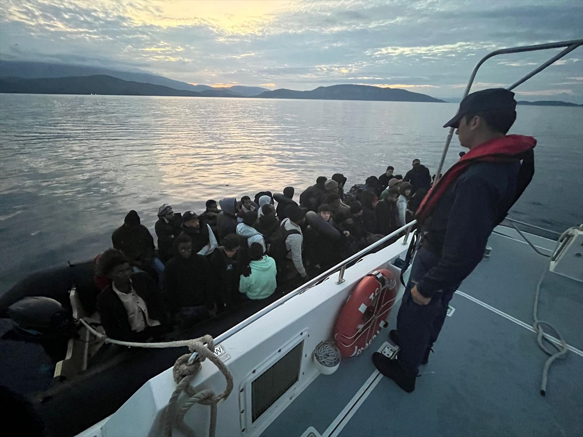 İzmir açıklarında 41 düzensiz göçmen kurtarıldı, 31 düzensiz göçmen yakalandı