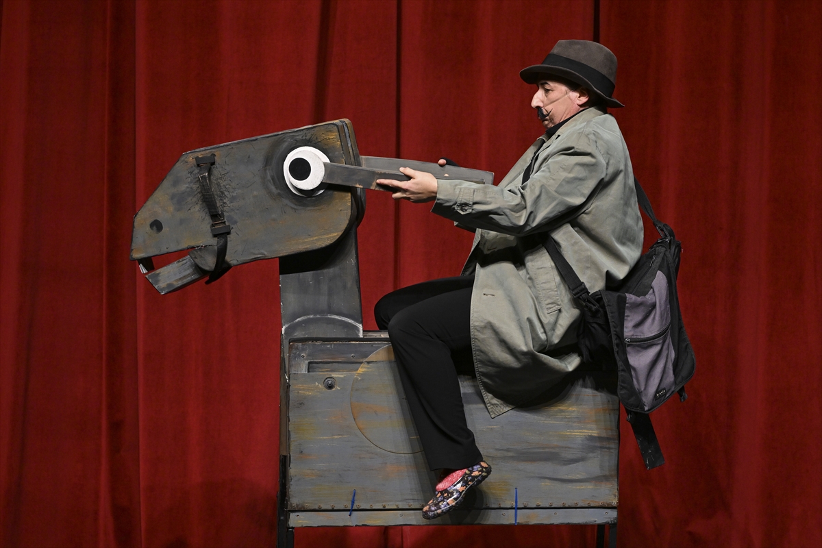 11. Uluslararası Ankara Kukla Festivali, "Erik Çöpü" oyunuyla perdelerini açtı