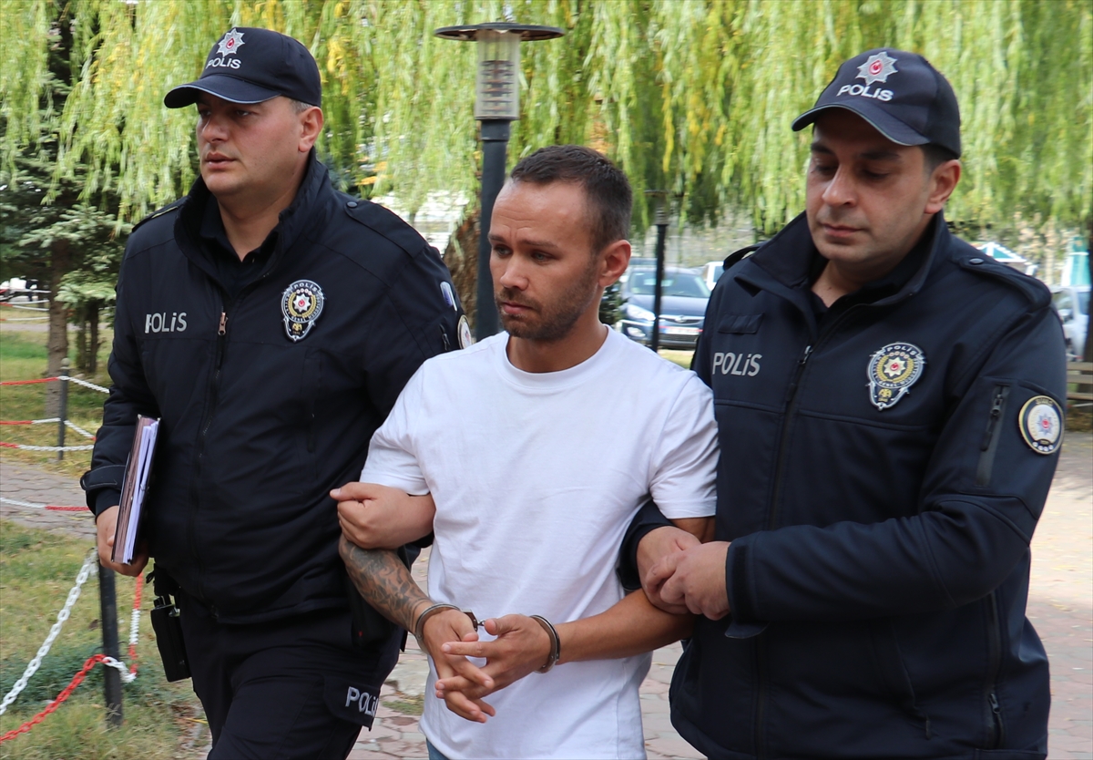 Sivas'ta şehit babasıyla tartışan halk otobüsü şoförü gözaltına alındı