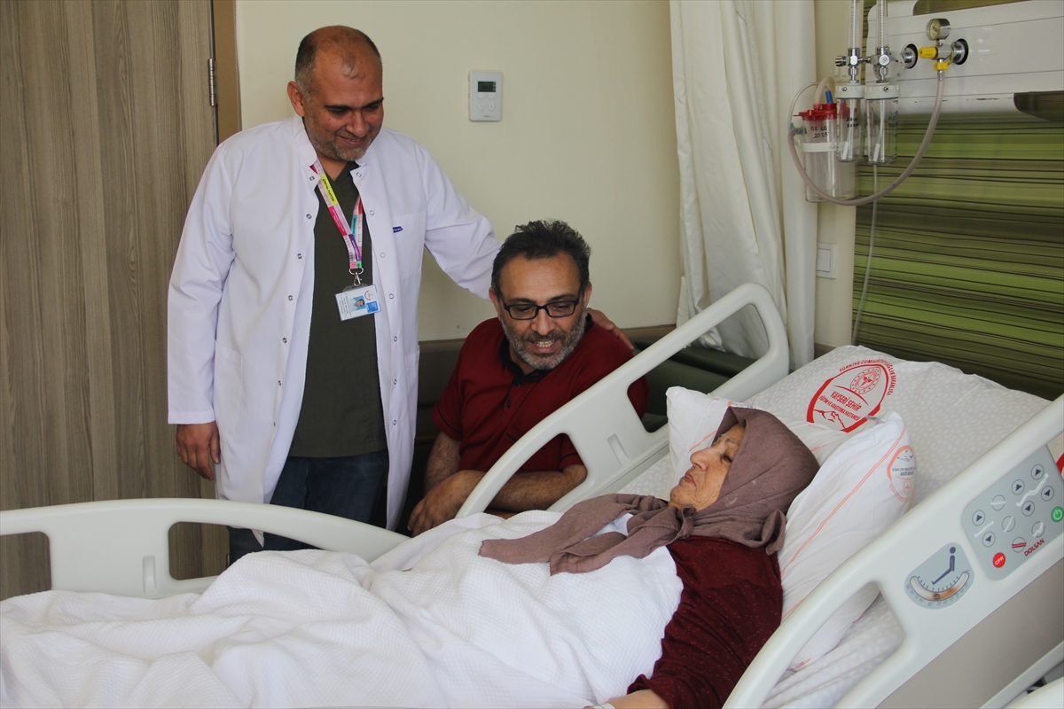 5 gün arayla kalp krizi geçiren anne ve oğlu aynı gün yapılan anjiyoyla sağlığına kavuştu