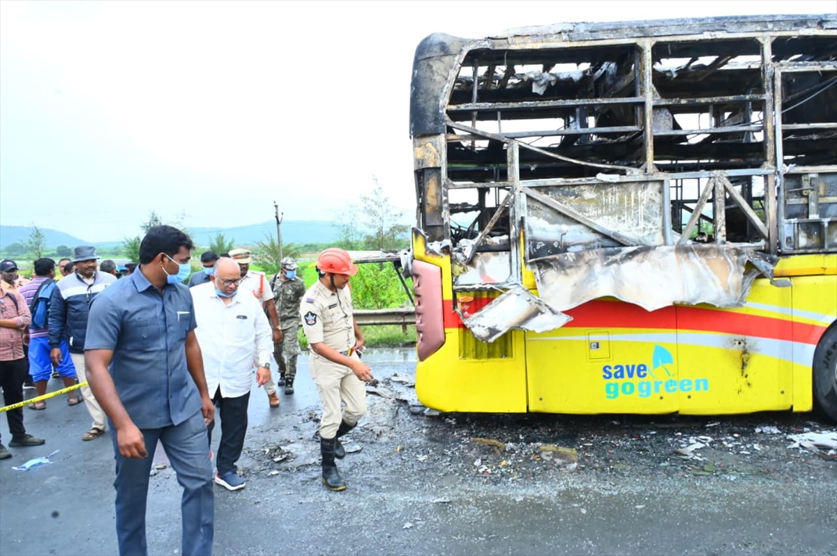 Hindistan'da otobüs kazasında 20 kişi öldü