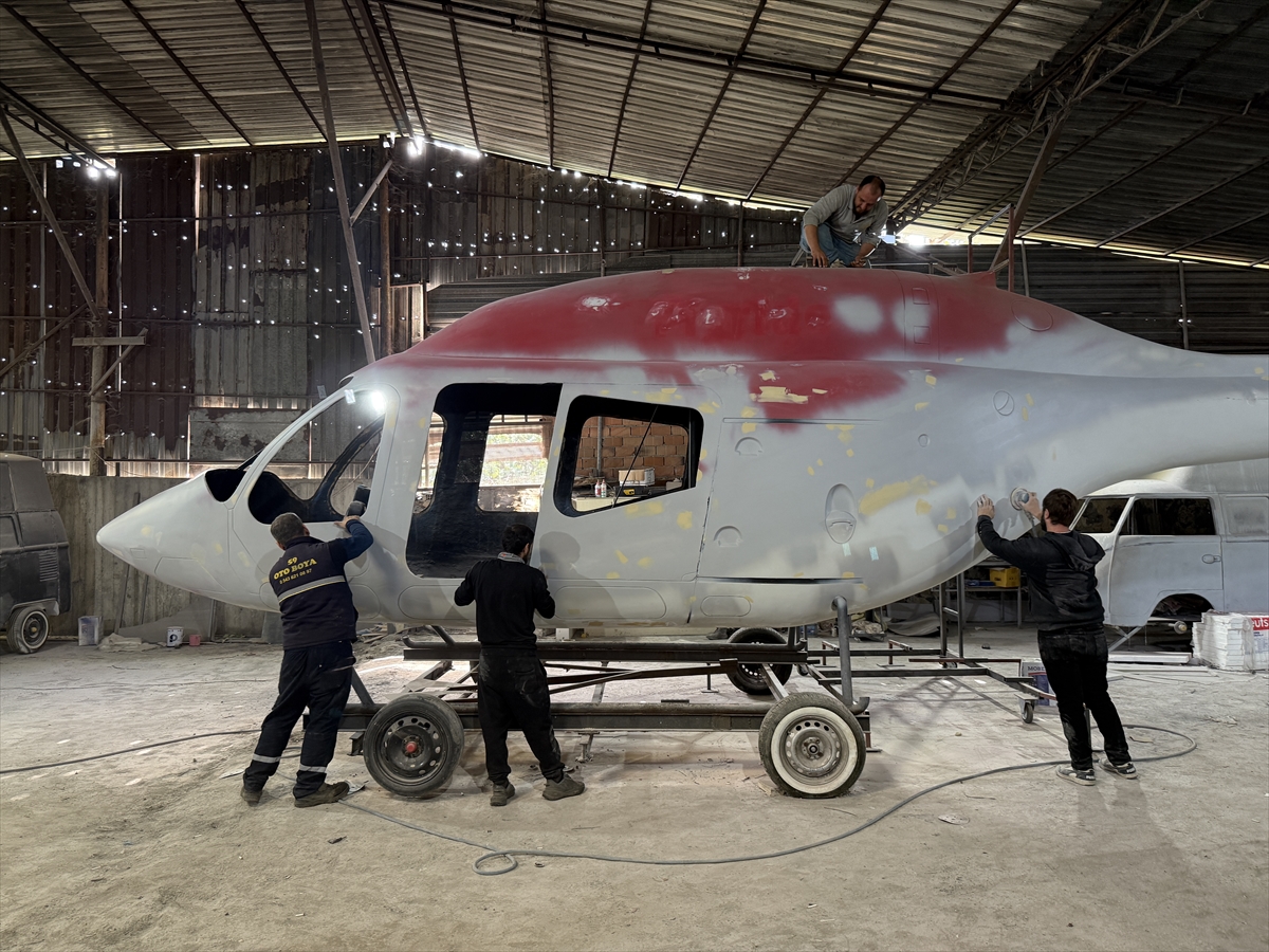 Tekirdağ'da kaporta boyacısı fiberglas helikopter maketi üretimine hazırlanıyor