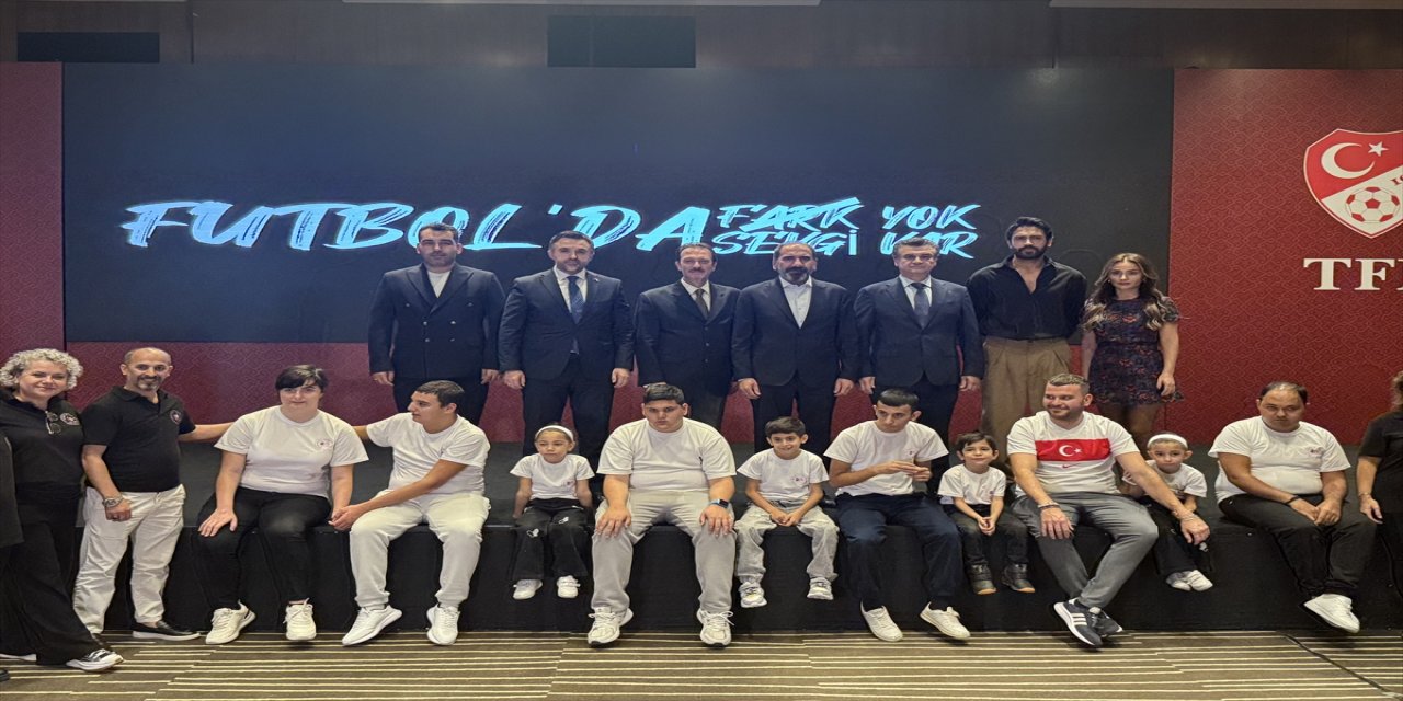 TFF ve ODEDDER iş birliğiyle otizmli bireylerin çektiği milli futbolcu fotoğrafları sergisi Riva’da açıldı