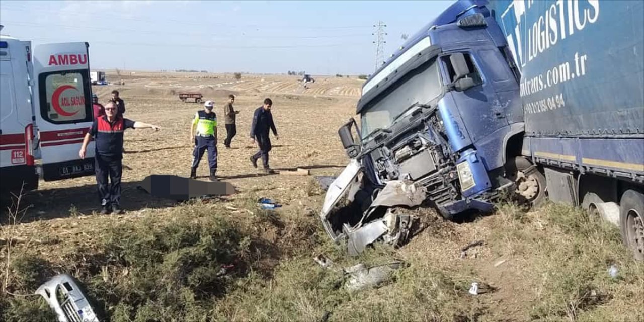 Ceyhan’da tırla çarpışan otomobilin sürücüsü yaşamını yitirdi
