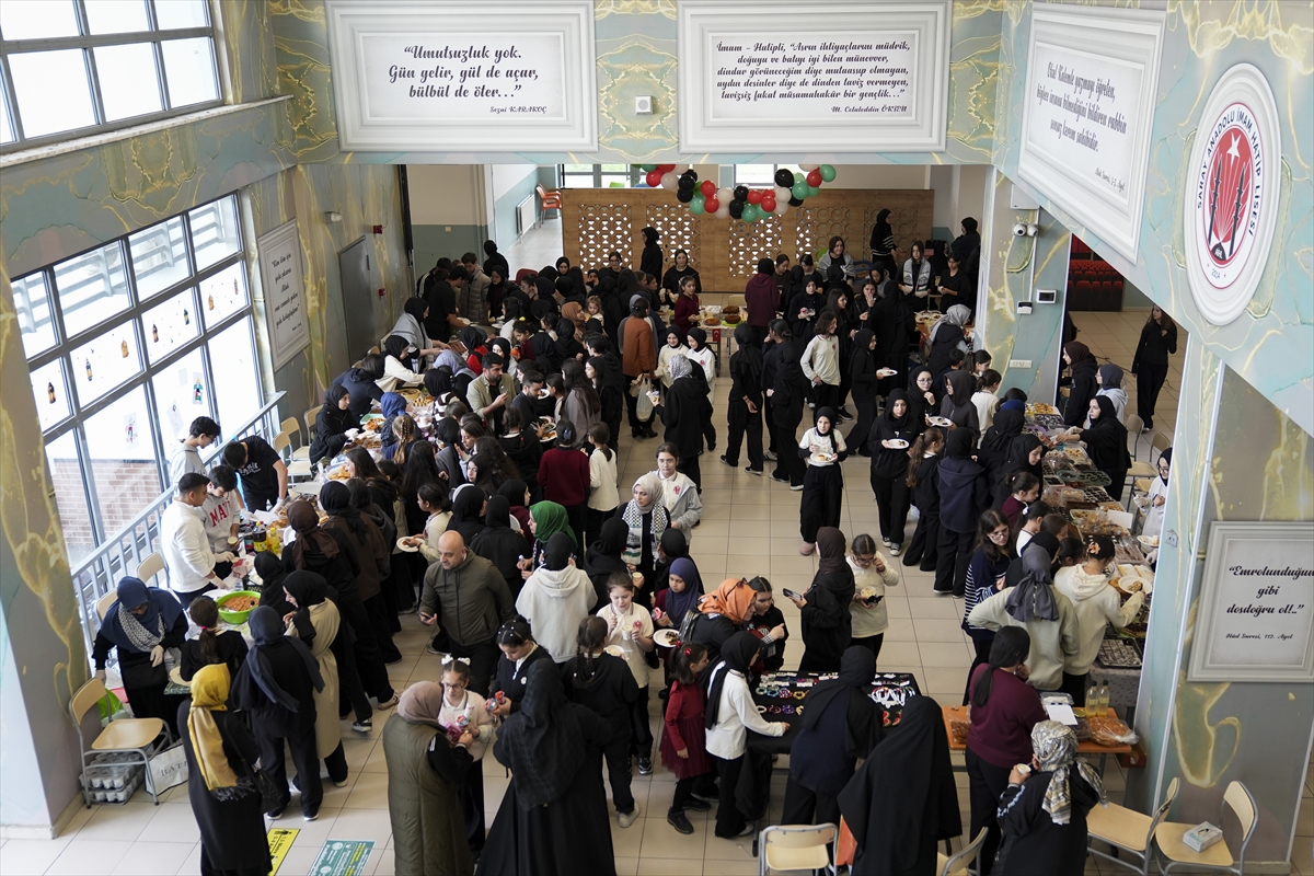 İstanbul'da bazı okullarda Gazze'ye destek için kermes düzenlendi