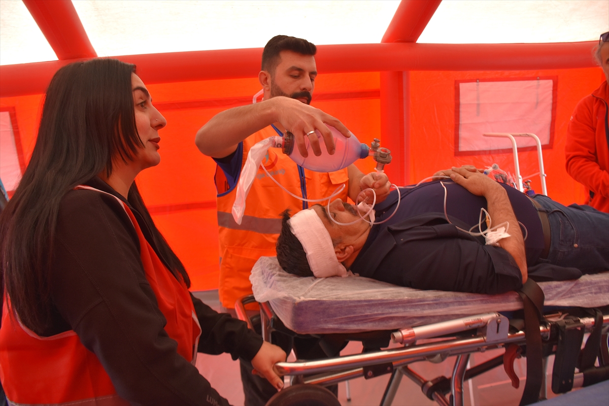 Van YYÜ Dursun Odabaş Tıp Merkezi'nde afet tatbikatı yapıldı
