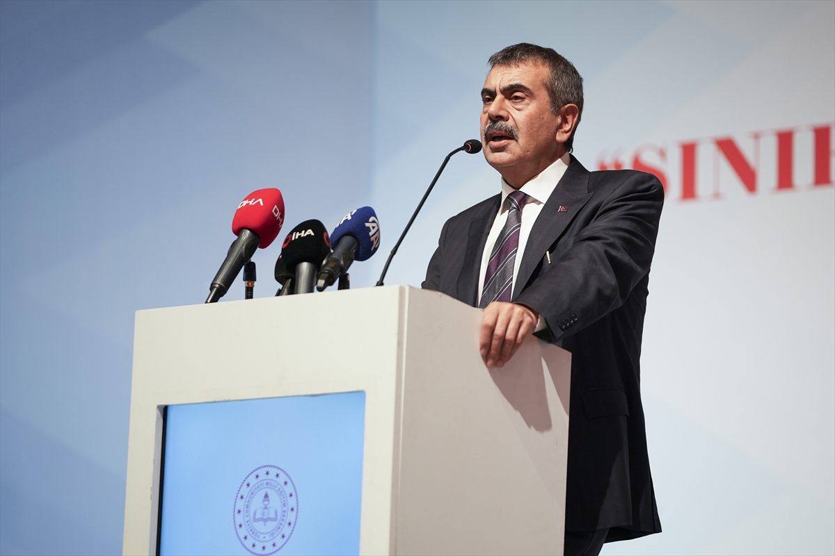 Yaklaşık 1 milyon 250 bin öğretmenimiz var.