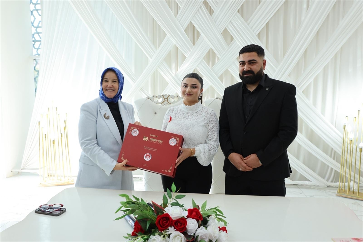 Aile ve Sosyal Hizmetler Bakan Yardımcısı Yenigün, Bingöl'de bir çiftin nikah şahidi oldu