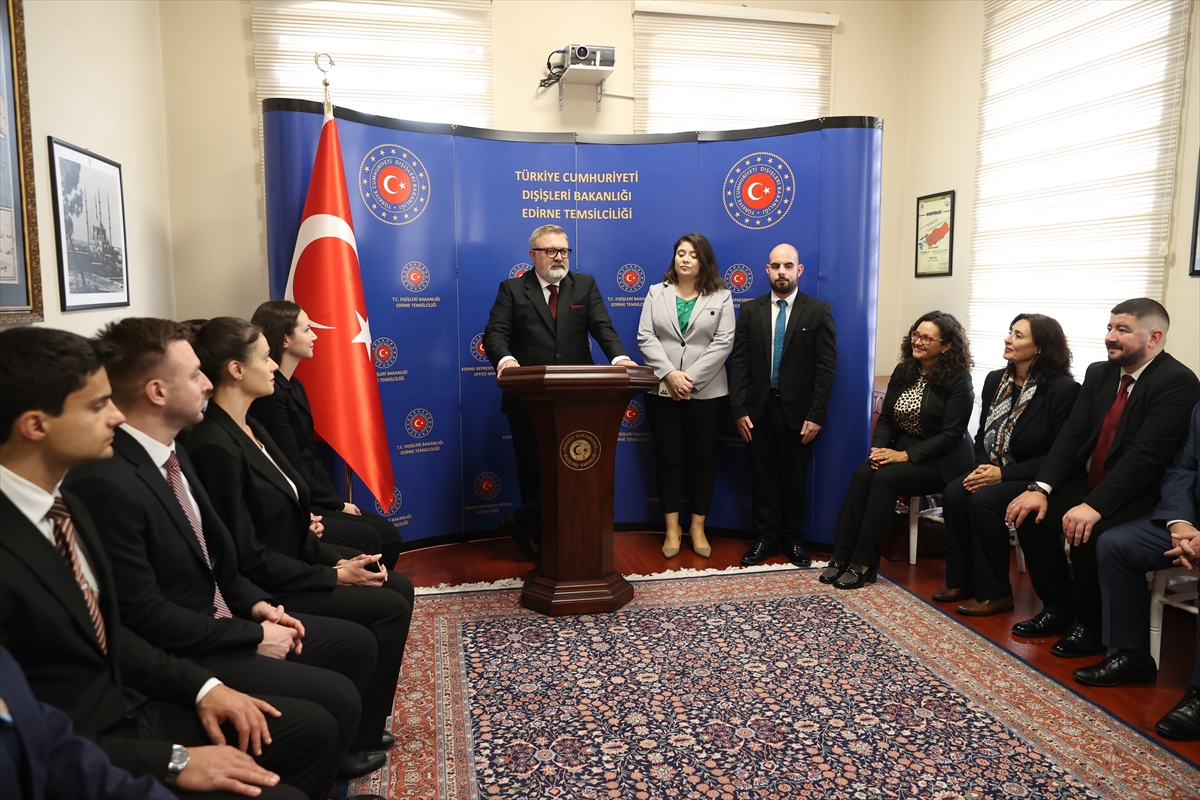 Bulgaristan'dan gelen yeni mezun diplomatlar Edirne'de ziyaretlerde bulundu